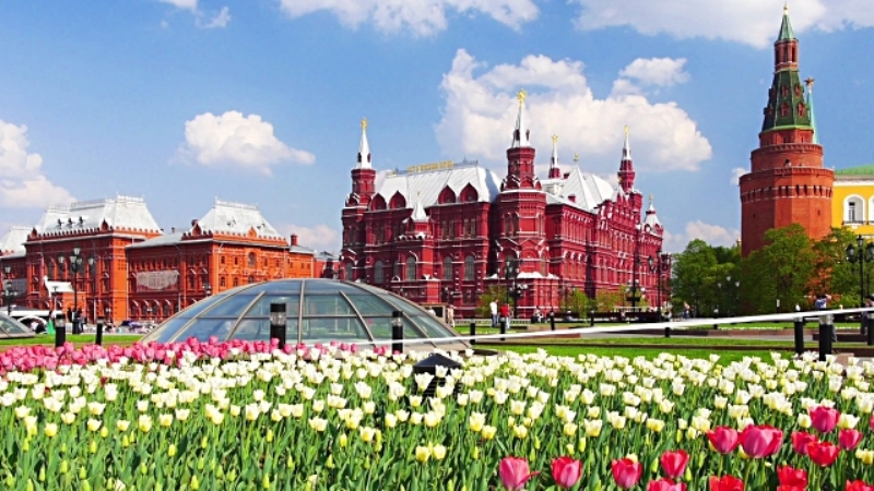 18 июня Теплоходная прогулка по Москве-реке + прогулка по Красной площади + прогулка по парку Зарядье